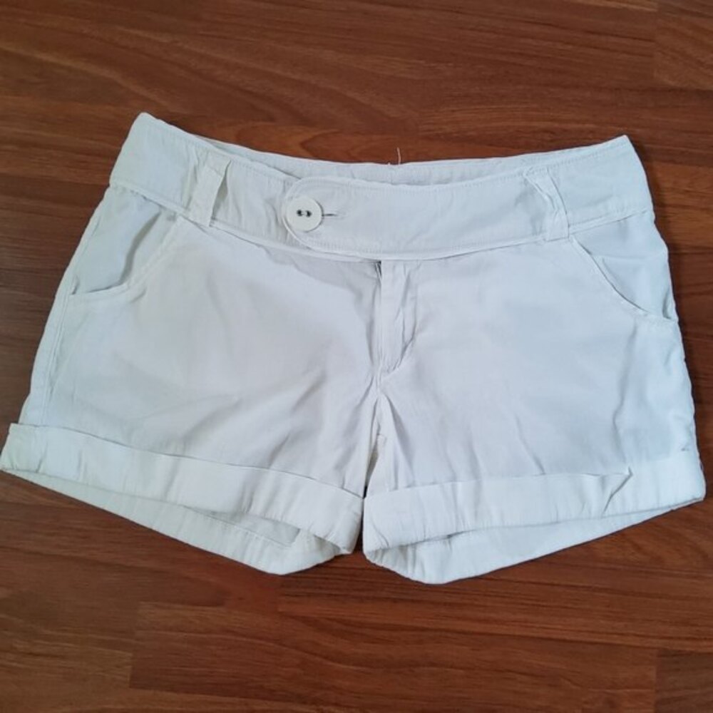 C'est Toi Premium White Cuffed Cotton Shorts Size L